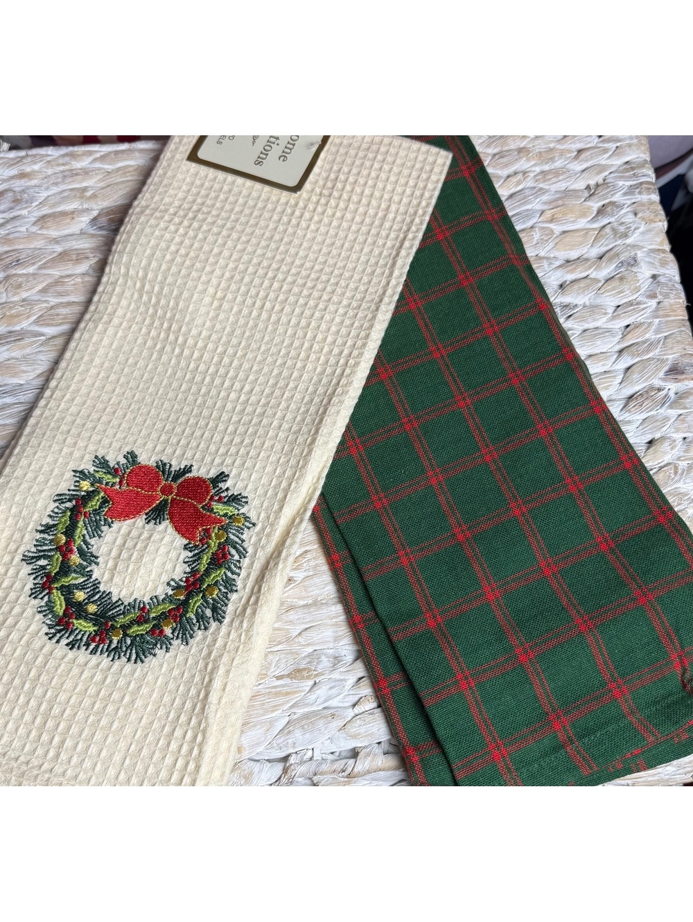 Set of 2 Waffle Weave with Embroidered Wreath and Red